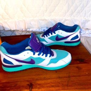 Womens Nike low vintage air max. Size 9.5. Only worn a few times.